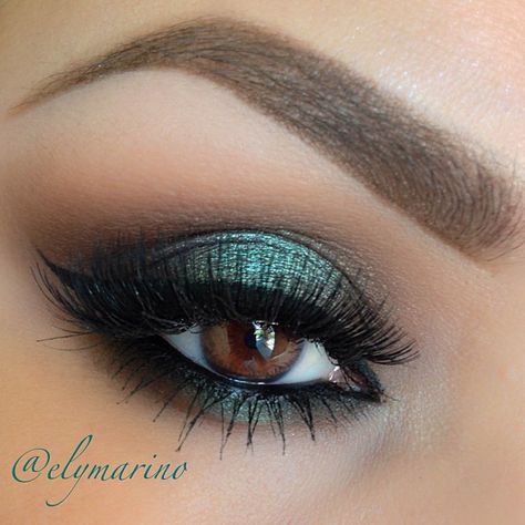 Photo by elymarino #seagreen #smoky #eye #shadow #eyeshadow Permanente Make-up, Make Up Designs, Beauty Make-up, Green Eyeshadow, Blue Eyeshadow, Makeup Obsession, Makeup Geek, Makeup Goals, Makeup Designs