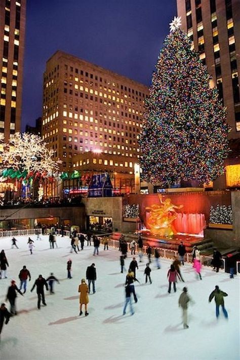 Ice Skating and Christmas Tree at Rockefeller Center, New York City, New York, USA Christmas In New York Aesthetic, New York Guide, New York In December, New York Noel, New York City Christmas, Christmas In New York, Lake George Village, Voyage New York, Nyc Christmas