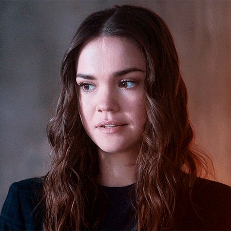 Maia Mitchell Gif, Callie Adams Foster, Ava Paige, Morgan Stark, Types Of Kisses, The Sorcerer's Apprentice, Good Trouble, Women Crush, Social Outcast