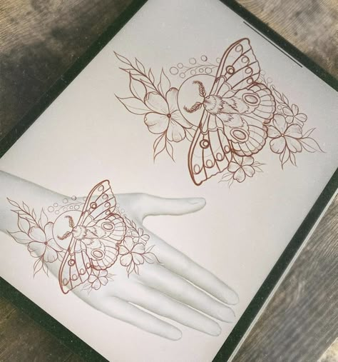 Moth Hand Tattoo, Neotraditional Tattoo Flash Art, Bristol Tattoo, Moth Lady, Hand Tattoos Pictures, Moth Artwork, Types Of Moths, Common Tattoos, Moth Tattoo Design