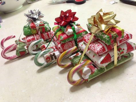 Santa Sleigh Chocolate, Christmas Chocolate Sleigh, Chocolate Sleigh Gift Ideas, Chocolate Santa Sleigh, Chocolate Sleigh, Candy Christmas Gifts, Mum Christmas Gift Ideas, Christmas Gifts For Students, Christmas Candy Crafts