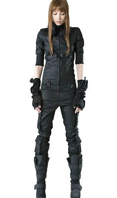 Cyberpunk / Techwear - I like the jump suit, not necessarily the gloves AND boots all together... Dystopian Fashion, Post Apocalyptic Fashion, Apocalyptic Fashion, Jeans Overall, Futuristic Style, Cyberpunk Fashion, Futuristic Fashion, Future Fashion, Urban Wear