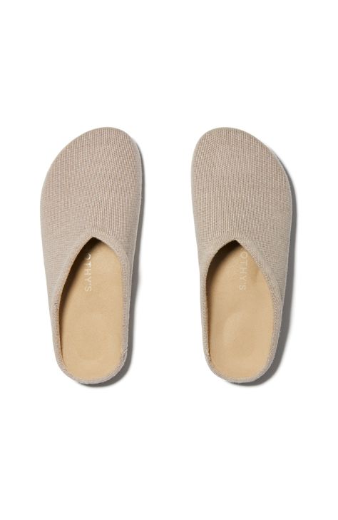 Featuring a premium merino wool upper, a contoured footbed and a roomy fit, The Casual Clog is easy, modern and extra comfy. Soft, V topline upper knit with RWS-certified merino wool. Plush, contoured footbed provides arch support with every step. Durable outsoles in tortoise shell with ribbed details for added traction. Machine Washable: Toss in the wash. Air dry. Wear again and again. Upper is knit with a blend of RWS-certified merino wool and Rothy’s signature thread, which is made from recyc Rothys Clogs, Rothys Clogs Outfit, Clog Outfit, Clogs Outfit, Rothys Shoes, Flats Outfit, Cute Nike Shoes, Cute Nikes, Beauty Clothes