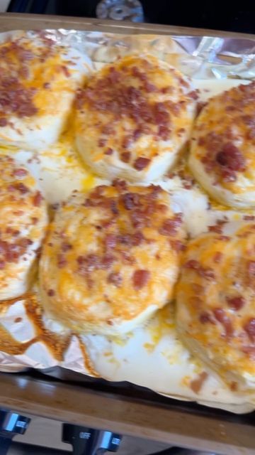 Biscuit Dough Recipes, Bacon Seasoning, Egg Biscuits, Frozen Biscuits, Breakfast Cupcakes, Butter Biscuits, Bacon Egg And Cheese, Breakfast Meals, Canned Biscuits