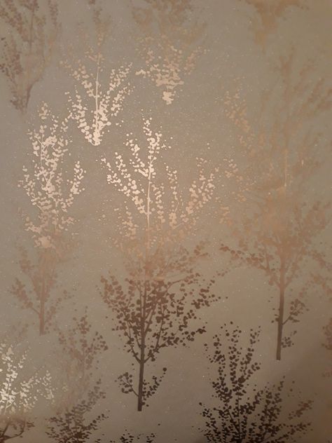 Wallpaper from B&Q in rose gold Rose Gold Pattern Wallpaper, Rose Gold Wallpaper Bedroom, Rose Gold Accent Wall, Interior Wallpaper Texture Seamless, Rose Gold Wall Paint, Gold Ombre Wallpaper, Rose Gold Interior Design, Gold Wallpaper Living Room, Gold Wallpaper Bedroom