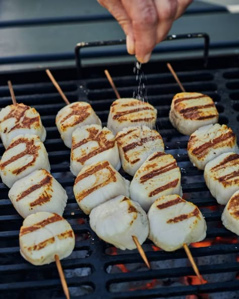 Grill Scallops, Bbq Scallops, Grilled Sea Scallops, Grilled Scallops Recipe, Summer Dinner Recipes Grill, Fresh Scallops, How To Cook Scallops, Grilled Scallops, Grilled Seafood Recipes