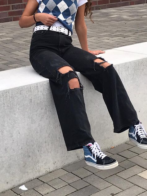 granny west with an baggy jeans Vans Highcut Outfit, High Vans Outfit, Style High Top Vans, Highcut Outfit, Vans Outfit Aesthetic, Outfits Con Vans, Vans Sk8 Hi Outfit, High Top Vans Outfit, Sk8 Hi Outfit