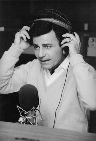 5 RADIO LESSONS I LEARNED FROM CASEY KASEM Casey Kasem Top 40, On Air Radio, Casey Kasem, Scooby Doo Mystery Incorporated, Lewy Body, Detroit History, American Bandstand, Radio Personality, Thanks For The Memories