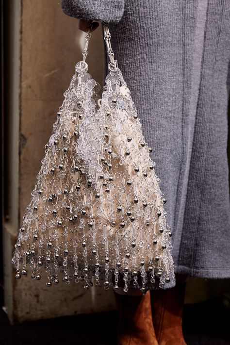 Paco Rabanne Bag, Diy Bag Designs, Potli Bags, Chic Christmas, Beaded Bag, Pinterest Outfits, Fashion Weeks, Paco Rabanne, Beaded Bags