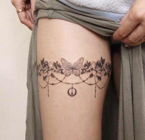 Band Tattoo For Women Leg, Collar Bone Tattoo Both Sides, Leg Chain Tattoo, Chain Tattoo Thigh, Garter Tattoos For Women Thighs, Thigh Cuff Tattoo Women, Floral Garter Tattoo, Waist Tattoos For Women Wrap Around, Tattoo Wrapped Around Thigh