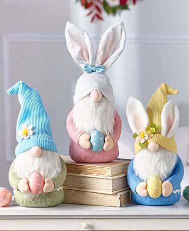 This Plush Easter Gnome makes the cutest tabletop decor for the spring season. The plush figure stands on its own and holds a polka-dotted Easter egg. Detailed Diy Osterschmuck, Easter Gnomes, Easter Gnome, Easter Bunny Plush, Gnomes Diy, Diy Gnomes, Gnomes Crafts, Harvest Decorations, Easter Crafts Diy