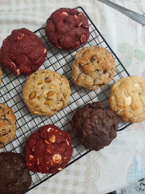 Homemade Baked Goods Aesthetic, Cookies Aesthetic Photography, Baking Aesthetic Cookies, Galletas Aesthetic, Cookies Aesthetic, Cookie Shop, Cookies Branding, Cookie Bakery, Dessert Photography