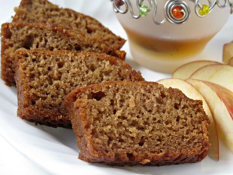 Honey Applesauce Cake- Tender, moist, and bursting with sweet honey flavor, this easy quick bread makes a wonderful gift! | The Monday Box Applesauce Loaf, Honey Applesauce, Cake No Butter, Apple Sauce Cake, Applesauce Cake Recipe, Applesauce Bread, Crockpot Applesauce, Recipe Bread, Honey Cake Recipe