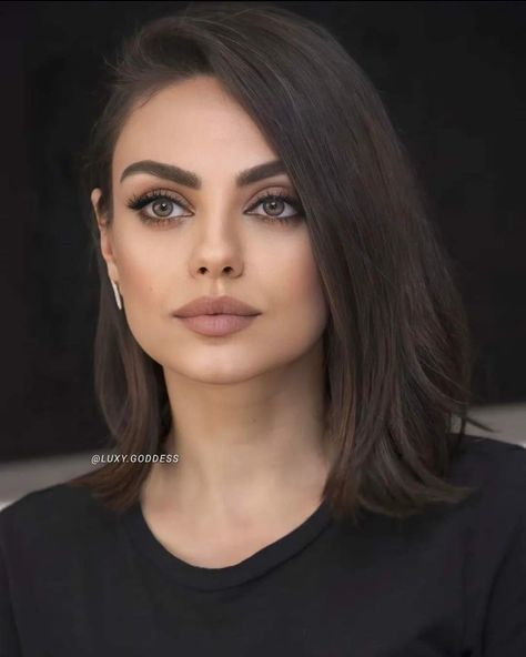 Makeup For Square Face Shape, Square Face Makeup Looks, Hair Color Ideas Vibrant, Hairstyle For Square Face, Mila Kunis Makeup, Mila Kunis Hair, Short Hair Color Ideas, Look And Find, Effortless Waves