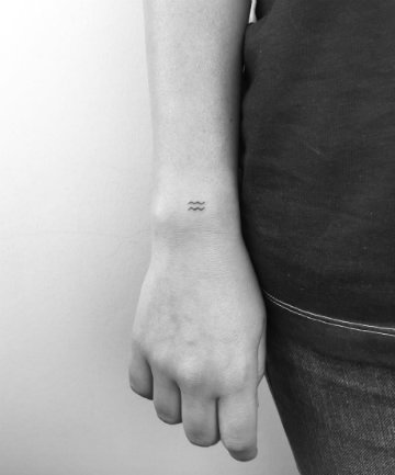 Fine Line Tattoo Designs for the Minimalist Lover Small Line Tattoos, Motherhood Tattoos, One Line Tattoo, Tattoos Drawing, Aquarius Tattoo, Tattoos Meaning, Health Tattoo, Silhouette Tattoos, Fine Line Tattoo