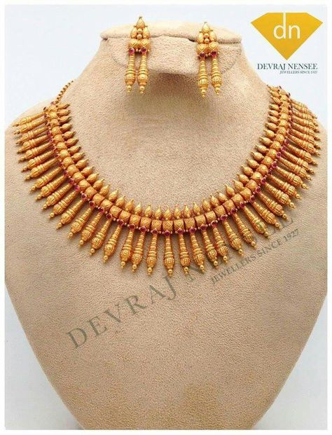 Kerala necklace Kerala Style Necklace, Kerala Design Gold Jewellery, Kerala Necklace Designs, Kerala Necklace, Kerala Jewellery, Gold Necklace Wedding, Pure Gold Jewellery, Antique Gold Jewelry Indian, Gold Necklace Indian