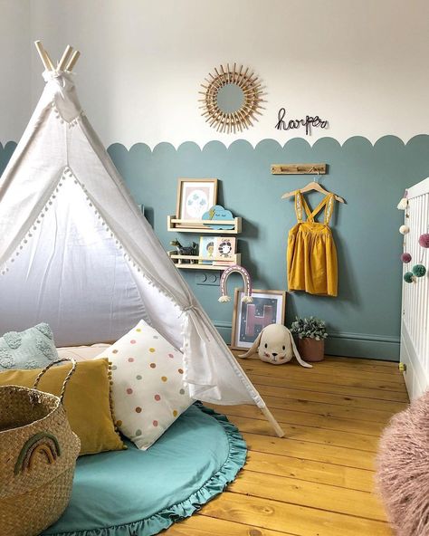 CREATIVE PAINT IDEAS FOR WALLS IN KIDS' ROOMS - Kids Interiors Oval Room Blue Playroom, Playroom Blue Walls, Contact Paper Wall Ideas Bedroom, Scallop Painted Nursery, Play Room Paint Idea, Scallop Painted Wall Playroom, Oval Painted Wall, Teal Scallop Wall, Painted Scallops On Wall