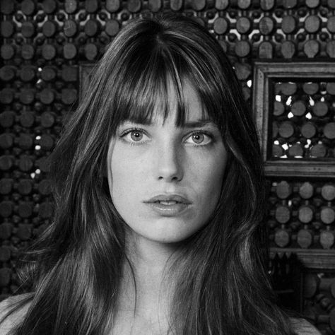 Jane Birkin Curtain Bangs, Jane Birkin Short Hair, Jane Birkin Drawing, Jane Birkin Hair Bangs, Jane Birkin Aesthetic, Jane Birkin Bangs Fringes, Jane Birkin Black And White, Female Drawing, Jane Birkin