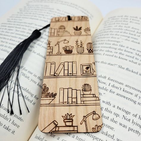 Cricut Wooden Bookmarks, Wooden Bookmarks Handmade, Wood Burnt Bookmarks, Diy Wooden Bookmark, Wood Bookmarks Diy, Laser Engraved Bookmarks, Wood Burning Bookmark Ideas, Woodburning Bookmarks, Simple Wood Burning Designs