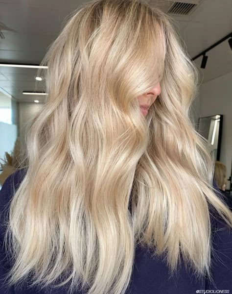 Natural Blonde Root Melt, Blonde Balayage Ideas, Butter Blonde Hair, Butter Blonde, Warm Blonde Hair, Blonde Lowlights, Balayage Ideas, Buttery Blonde, Summer Blonde Hair