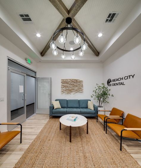 Waiting Room Interior Design, Waiting Room Interior, Counseling Office Space, Clinic Room, Estate Agent Office, Work Office Ideas, Dentist Office Design, Clinic Interior, Lobby Seating