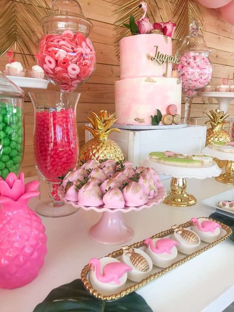 Flamingo Sweet Table, Pink Flamingo Baby Shower Ideas, Summer Girl Baby Shower Themes, Pool Party Baby Shower Ideas Girl, Flamingo Bridal Shower Ideas, Hawaiian Theme Baby Shower Ideas, Pool Party Baby Shower Ideas, Flamingo Baby Shower Ideas, Luau Baby Shower Ideas