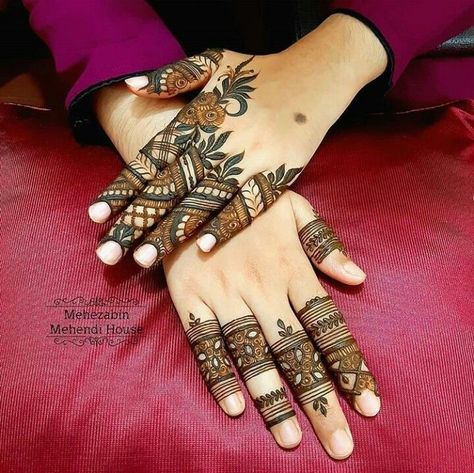 Lace For Dupatta, Fingers Mehndi Designs, Latest Finger Mehndi Designs, Finger Mehendi, Fingers Mehndi, Finger Mehendi Designs, Beautiful Dubai, Dupatta Lace, Finger Henna Designs