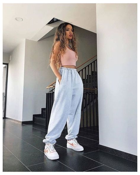 Cute Sweatpants Outfit, Cute Sweatpants, Cute Lazy Outfits, Tomboy Style Outfits, Causual Outfits, Crop Top Outfits, Cute Comfy Outfits, Basic Outfits, Teenage Fashion Outfits