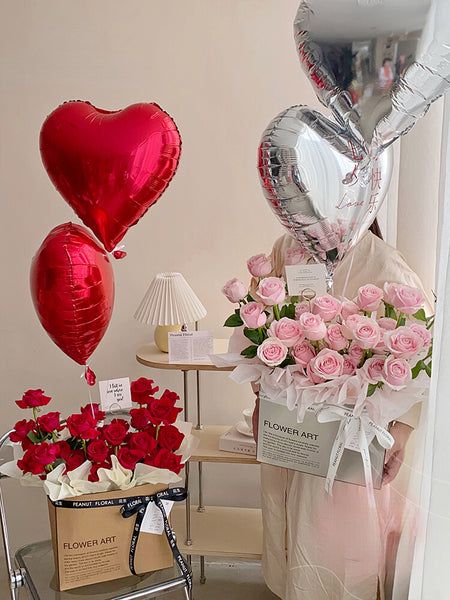 Valentines Bouquet For Him, Bouquet For Him, Valentine Day Aesthetic, Valentines Bouquet, Romantic Candlelight Dinner, Valentine Flower Arrangements, Flower Bags, Valentine Flowers, Flowers For Valentines Day