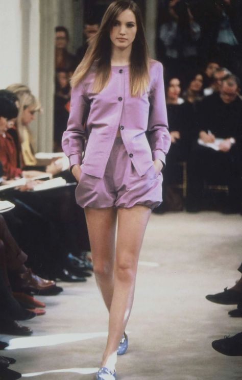 Prada Runway, Week Outfits, Prada Fashion, Vintage Prada, Dream Fashion, Prada Spring, Fashion Vibes, Run Through, 90's Fashion