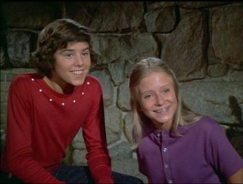 The Brady Bunch - Peter and Jan the middle siblings Peter Brady, Eve Plumb, Maureen Mccormick, Tv Moms, High School Love, Dark Stories, The Brady Bunch, Brady Bunch, Christopher Knight