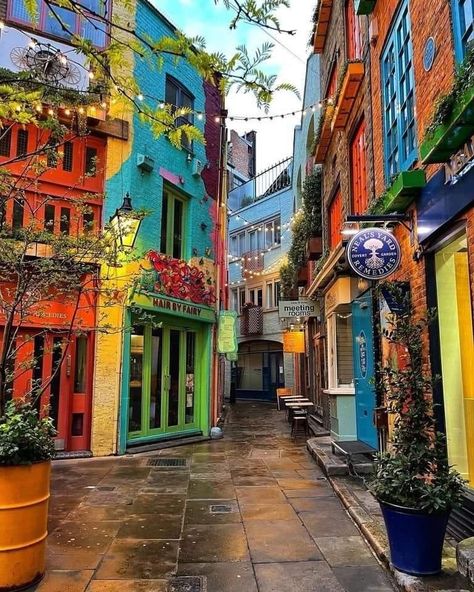 Colorful Buildings Aesthetic, Funky Buildings, Colombia Aesthetic, Colourful Photos, Colourful City, Colorful Town, Colorful Scenery, Colorful Architecture, Apartment Exterior