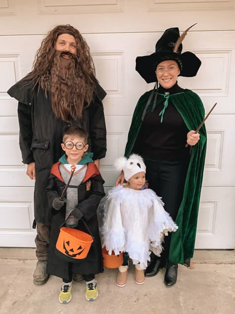 Group Harry Potter Costume Ideas, Family Of 4 Harry Potter Costumes, Family Costumes Harry Potter, Harry Potter Costume Family, Hagrid Costume For Women, Crookshanks Costume, Diy Hagrid Costume, Family Harry Potter Costumes With Baby, Hagrid Costume Diy