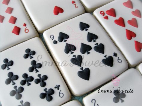 Decorated Sugar Cookies | Royal Icing | Deck of Cards Cookies | Card Game / Party                                                                                                                                                                                 Más Sugar Cookie Royal Icing, Cookie Connection, Cookie Games, Sugar Cookie Designs, Game Party, Pretty Cookies, Fancy Cookies, Creative Cookies, Cookie Icing