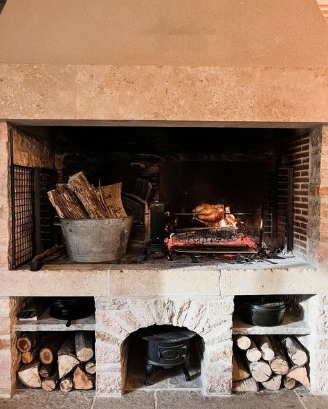 @thecooksatelier shared a photo on Instagram: “Our favorite thing on Sundays - roasting a Bresse chicken on the hearth at the Woodland House.” • Mar 21, 2022 at 8:10am UTC Cooking In A Fireplace, Cooking Hearth Open Fireplace, Kitchen Fireplace Cooking, Wood Fired Oven In Kitchen, Wood Fire Oven In Kitchen, Bresse Chicken, Open Fire Kitchen Restaurant, Kitchen Wood Fired Oven, Hearth Kitchen