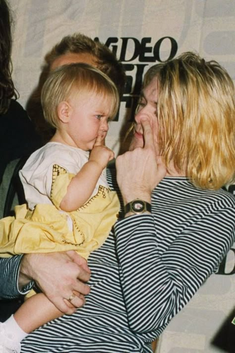 Kurt Cobain & daughter Frances Bean Riley Hawk, 90s Music Artists, Curco Vein, Kurt Cobain Photos, Kurt And Courtney, Frances Bean Cobain, Donald Cobain, Kaptan Jack Sparrow, Krist Novoselić