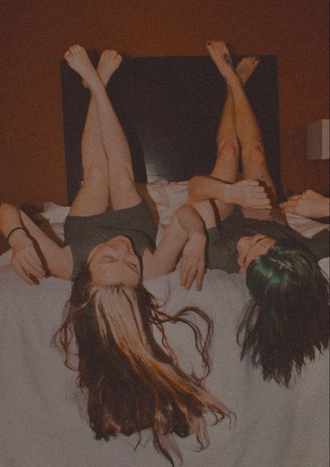 Sleepover Ideas Pics, Sleepover Asethic Pictures, Cute Sleepover Pictures, Sleepover Pics To Recreate, Sleepover 2 People, Hotel Best Friend Pictures, Sleepover Photo Ideas, Slumber Party Photoshoot Ideas, Sleep Over Photoshoot