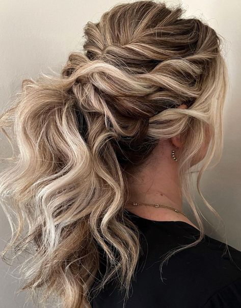 Voluminous Pony Bridesmaids Hairstyle For Medium Length Hair Hairstyles For Spaghetti Strap Bridesmaid Dress, 2024 Hoco Hair, Fancy Ponytail Medium Length Hair, Updo Hair Medium Length, Cool Bridesmaid Hair, Hoco Hair For Medium Length, Homecoming Updos For Medium Length Hair, Medium Length Formal Hairstyles Updo, Hair Do For Fine Hair