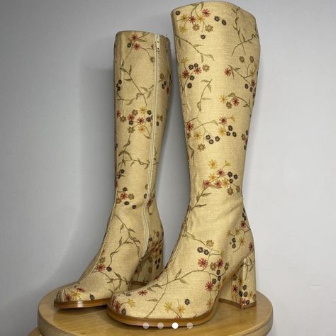 Floral Embroidered Boots, Unique Boots For Women, Dainty Boots, Square Toed Cowgirl Boots, Flower Cowboy Boots, Floral Cowboy Boots, Square Toed Boots, Embroidered Cowgirl Boots, Embroidered Cowboy Boots