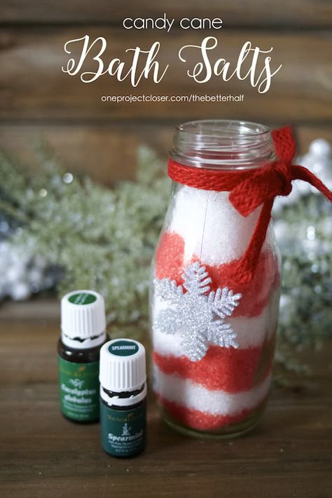 Diy Bath Salts With Essential Oils, Homemade Extracts, Diy Bath Salts, Essential Oil Gifts, Christmas Candy Homemade, Shower Melts, Bath Salts Recipe, Bath Salts Diy, Homemade Holiday Gifts