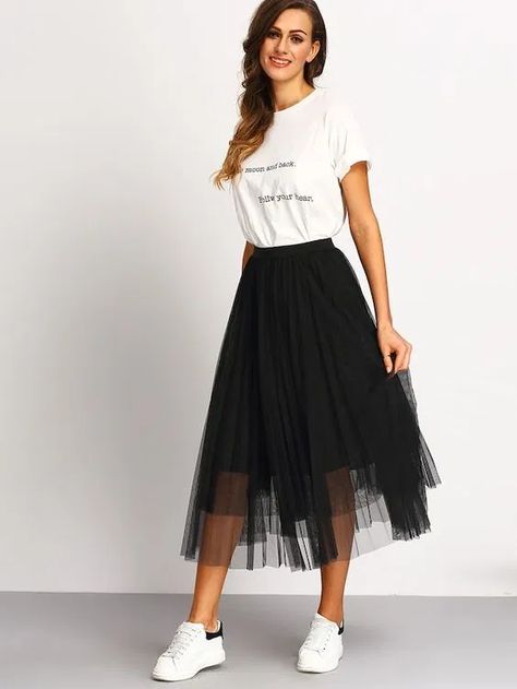 Une seule jupe noire 8 tenues variées pour vous inspirer Mesh Skirt Outfit, Tulle Skirt Outfits Casual, Tulle Outfit, Skirt Outfit Casual, Black Tulle Skirt, Tulle Skirts Outfit, Rok Outfit, Tule Rok, Stile Casual Chic