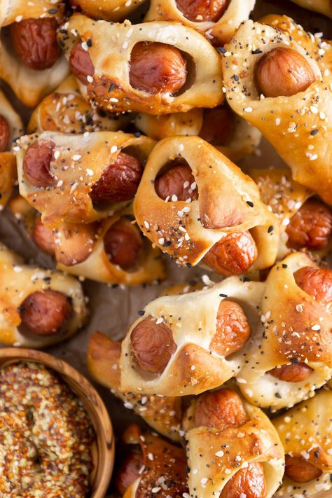 Everything Bagel Pretzels, Everything Bagel Pretzel Bites, Mini Pretzel Dogs, Everything Bagel Kielbasa Bites, Pretzel Dog, Everything Bagel Mini Pigs In A Blanket, Nutella Fruit Dip, New Year's Snacks, Pretzel Dogs