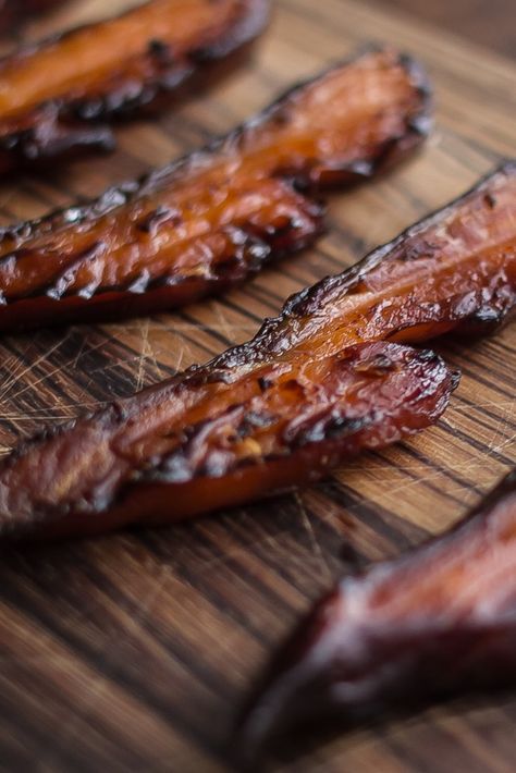 This salmon jerky recipe is perfect for those looking for an unusual, delicious snack. Salmon Jerky Recipe, Cured Salmon Recipe, Gravlax Recipe, Salmon Jerky, Fish Jerky, Pumpkin Recipes Dinner, Jerky Recipe, Salmon Soy Sauce, Beef Jerky Recipes