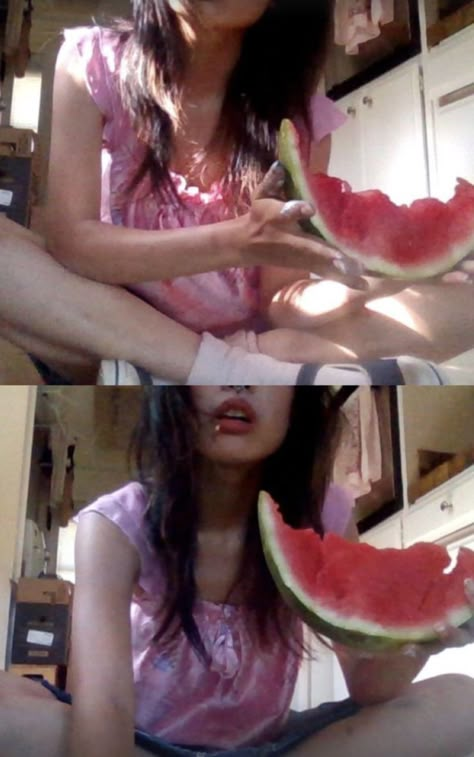 Aesthetic Watermelon, Eating Watermelon, จีซอง Nct, Shoujo Girl, Foto Ideas Instagram, Oui Oui, Summer 24, Selfie Ideas, Just Girly Things