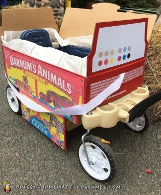 Adorable Homemade Animal Crackers Costume for Twin Babies Homemade Animal Crackers, Stroller Halloween Costumes, Wagon Costume, Twin Costumes, Animal Cracker, Giraffe Costume, Twin Halloween, Twin Halloween Costumes, Box Costumes