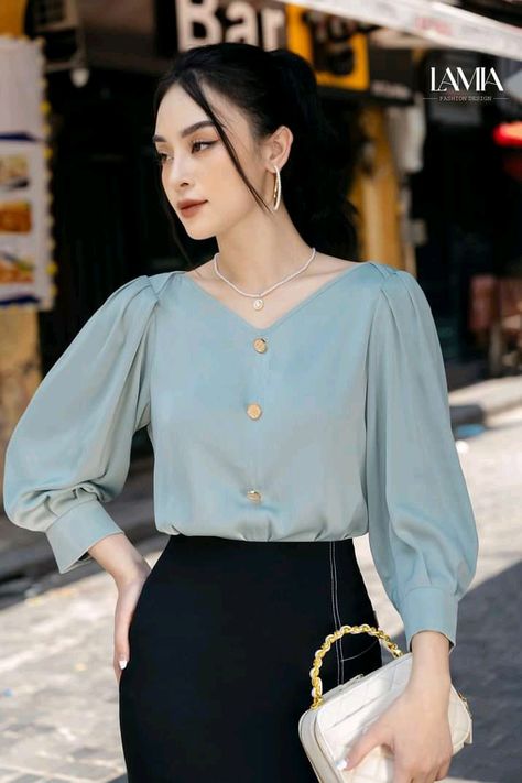 Women Blouses Fashion Classy, Women Blouses Fashion Casual, Áo Blu, Classy Blouses, Stylish Tops For Women, Blouse Casual Fashion, Women Blouses Fashion, Fashion Tops Blouse, Trendy Fashion Tops