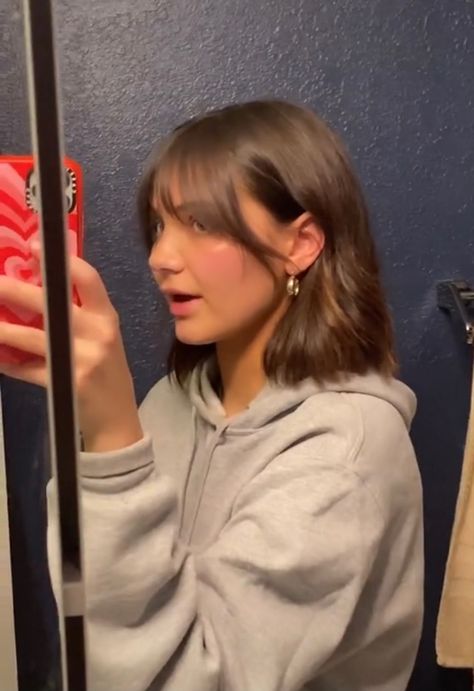 Brunette Bob With Side Bangs, Front Curtain Bangs Short Hair, Short Brown Hair With Bangs Straight, Straight Hair Collar Bone Length, Short Side Bangs Short Hair, Wispy Parted Bangs, Short Hair Bangs Straight, Light Brown Bob With Bangs, Short Hair With Bangs Wavy