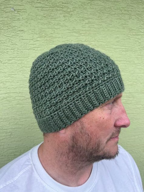 men's crochet beanie free pattern Easy Knit Headband, Mens Beanie Crochet Pattern, Hats For Guys, Crochet One Skein Projects, Crochet One Skein, Crochet Ear Warmer Free Pattern, One Skein Projects, Crochet Hats Patterns, Mens Crochet Beanie