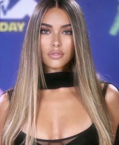 Madison Beer Hair Highlights Blonde, Brown And Blonde Hairstyles, Medium Skin Blonde Hair, Maddison Beer Blonde, Maddison Beer Blonde Hair, Madison Beer Hair 2020, Madison Beer Blonde Highlights, Blonde Madison Beer, Madison Beer Balayage