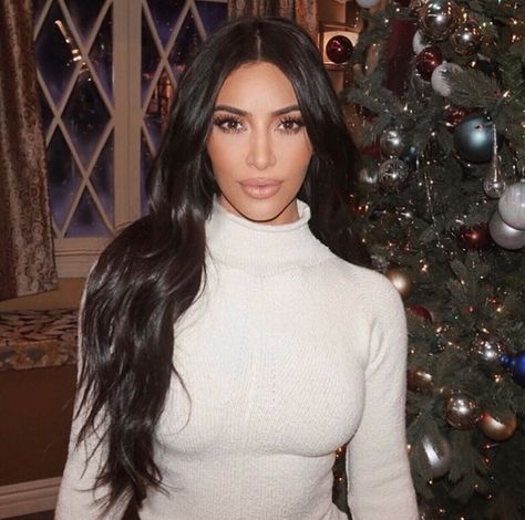 Kim Kardashian Long Hair, Kim Kardashian Hair, Kim Kardashian Outfits, Kardashian Outfit, Kim Kardashian West, Kim Kardashian Style, Kardashian Style, Long Layered Hair, Kourtney Kardashian